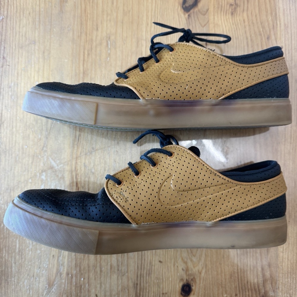 Nike Men's Two-Tone Black and Tan Perforated Sneakers
